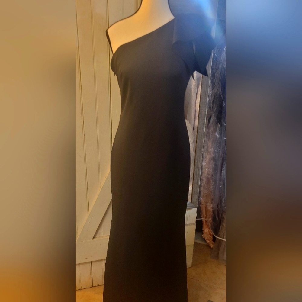 Elegant Black One-Shoulder Dress